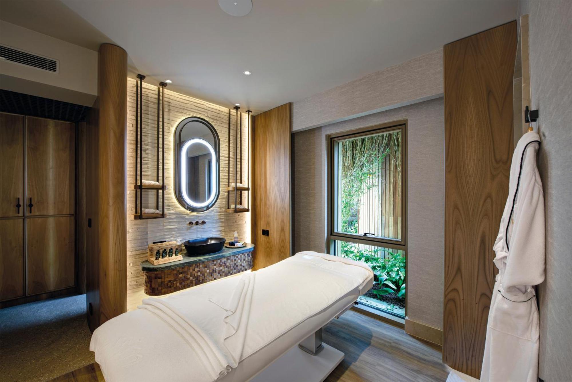 Regnum The Crown Hotel