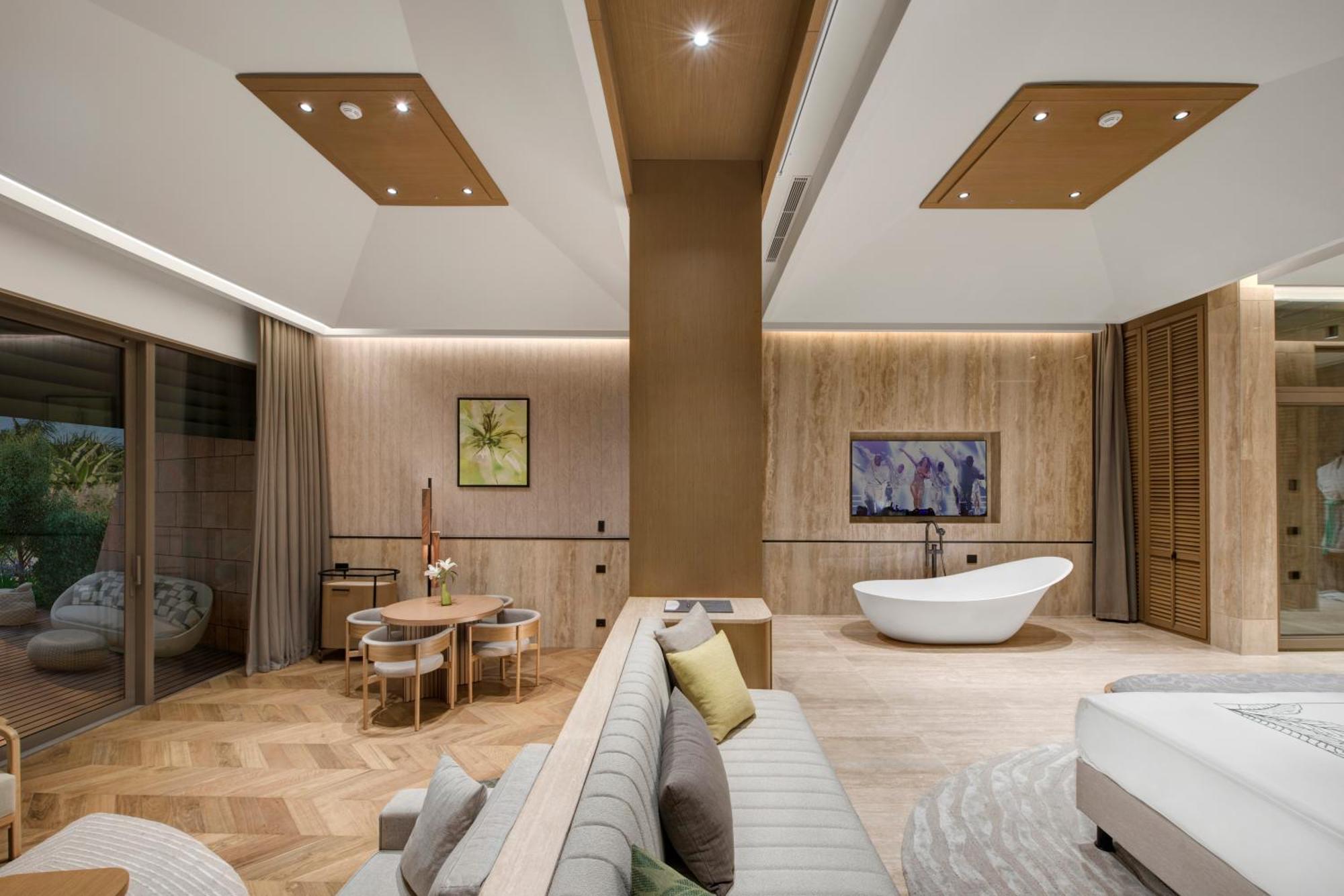 Regnum The Crown Hotel 5*